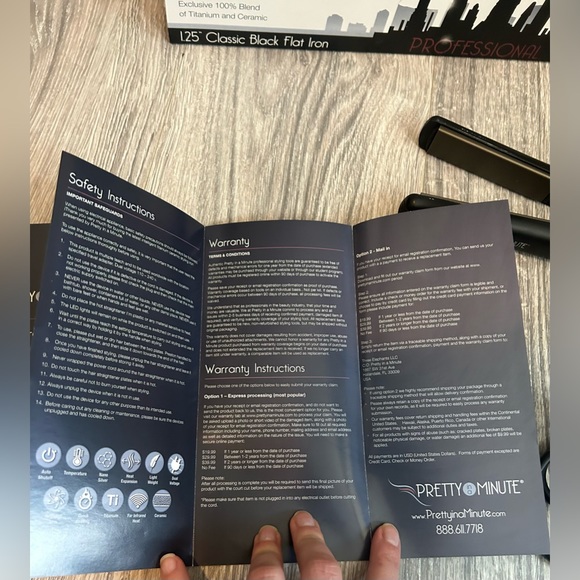 💥PRETTY IN A MINUTE 1.25” Classic Black professional flat iron hair straighten - Picture 4 of 7